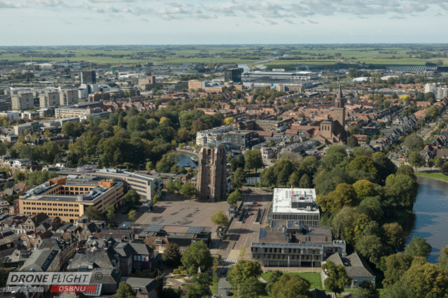 Centrum Leeuwarden richting het westen en in de verte het nieuwe Cambuurstadion